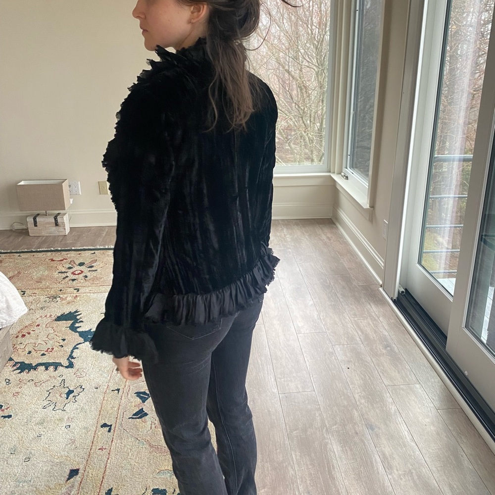 Velvet jacket with ruffles - Picture 2 of 3